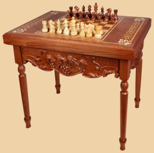 Стол шахматы-нарды Страдивари (массив красного дерева, с нишей под фигуры)
