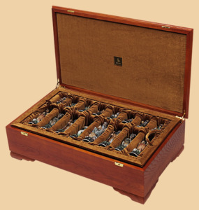 Кейс для фарфоровых шахматных фигур из тонированного ясеня