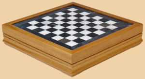 Шахматы Контраст (бархатный ложемент, чёрная яшма-дуб, доска 30 на 30 см)