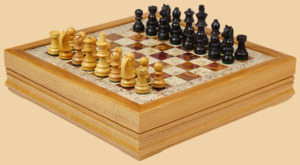 Шахматы Барселона (бархатный ложемент, красная яшма-дуб, доска 30 на 30 см)