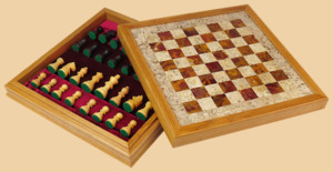 Шахматы Барселона (бархатный ложемент, красная яшма-дуб, доска 30 на 30 см)