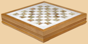 Шахматы Каменная долина (бархатный ложемент, оникс-дуб, доска 40 на 40 см)