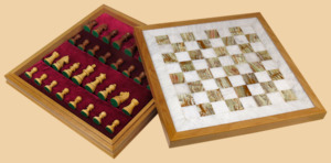 Шахматы Каменная долина (бархатный ложемент, оникс-дуб, доска 40 на 40 см)