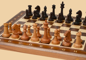 Шахматы Барселона (орех, утяжелённые, клетка 4,7 см)