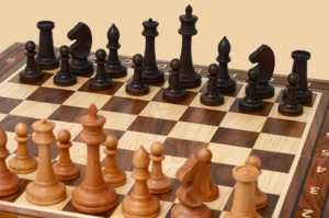 Шахматы Барселона (орех, утяжелённые, клетка 4,7 см)