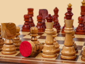 Шахматы Гамбит (доска махагон-ясень, клетка 4 см, модель №2)