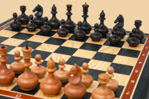 Шахматы Перфекто (доска из морёного дуба и ясеня, фигуры из бука, клетка 4 см)