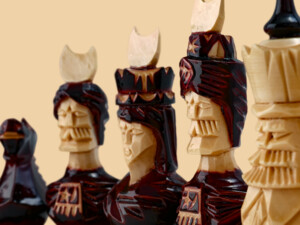 Шахматы в ларце Резное войско (бук, махагон, клетка 4,5 см, модель №1)