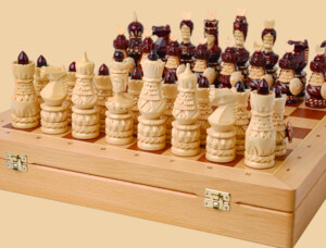 Шахматы в ларце Резное войско (бук, махагон, клетка 4,5 см, модель №1)