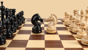 Шахматы в ларце Изящные (орех, клетка 4,5 см)