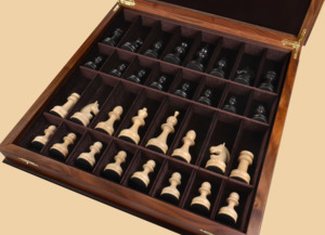 Шахматы в ларце Изящные (орех, клетка 4,5 см)