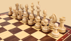 Шахматы в ларце Изящные (орех, клетка 4,5 см)