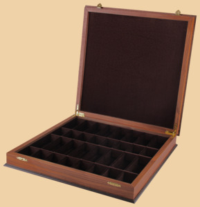 Шахматы в ларце Изящные (орех, клетка 4,5 см)