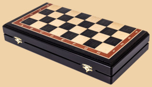 Шахматная доска складная Турнирная (морёный дуб и ясень, клетка 4 см)