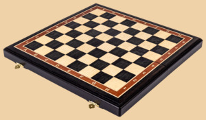 Шахматная доска складная Турнирная (морёный дуб и ясень, клетка 4 см)