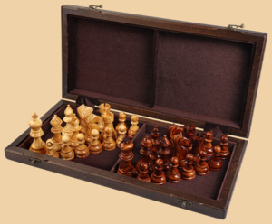 Шахматы Монархия (средние)