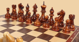 Шахматы Монархия (средние)