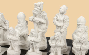 Шахматы в ларце Средневековье (клетка 4,5 см)