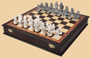 Шахматы в ларце Средневековье (клетка 4,5 см)