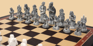 Шахматы в ларце Средневековье (клетка 4,5 см)