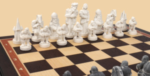 Шахматы в ларце Средневековье (клетка 4,5 см)