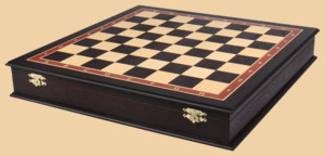 Шахматы в ларце Средневековье (клетка 4,5 см)