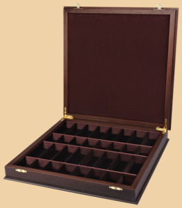 Шахматы в ларце Средневековье (клетка 4,5 см)