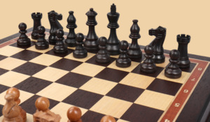 Шахматы в ларце Итали (венге-ясень, клетка 4,5 см)