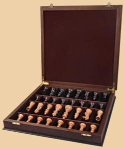Шахматы в ларце Итали (венге-ясень, клетка 4,5 см)