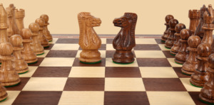 Шахматы в ларце Вильгельм Стейниц(орех-ясень, матовые фигуры, клетка 4,5 см)