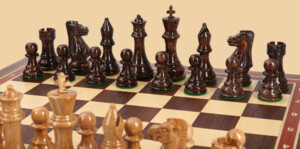 Шахматы в ларце Вильгельм Стейниц (орех-ясень, глянцевые фигуры, клетка 4,5 см)