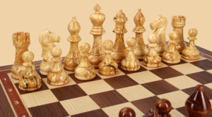 Шахматы в ларце Замок в горах (орех-ясень, большие, клетка 4,5 см)