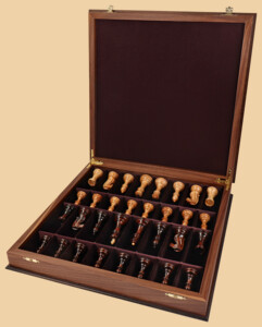 Шахматы в ларце Север (орех-ясень, клетка 4,5 см)