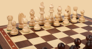 Шахматы в ларце Мавр (орех-ясень, клетка 4,5 см)