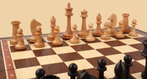 Шахматы Закон и порядок (орех-ясень, утяжелённые, клетка 5 см)