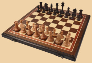 Шахматы Закон и порядок (американский орех-ясень, клетка 5 см)