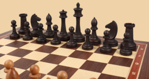 Шахматы в ларце Кентавр (американский орех-ясень, клетка 4,5 см)