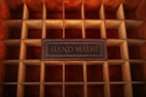 Шахматная доска Древний Вавилон с ларцом для фигур (цвет горький шоколад, натуральная телячья кожа)