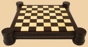 Шахматная доска Древний Вавилон с ларцом для фигур (цвет горький шоколад, натуральная телячья кожа)