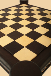 Шахматная доска Древний Вавилон с ларцом для фигур (цвет горький шоколад, натуральная телячья кожа)