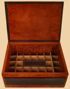 Шахматная доска Древний Вавилон с ларцом для фигур (цвет горький шоколад, натуральная телячья кожа)