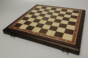 Шахматная доска складная Турнирная (коричневый эвкалипт и ясень, клетка 4,5 см)