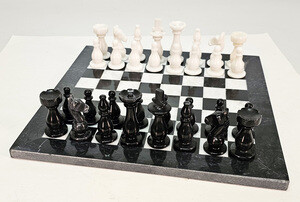 Шахматы Классика Презент (чёрная яшма и мрамор, 31 на 31 см)