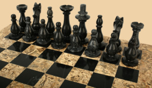 Шахматы Монарх Презент (чёрная яшма и ракушечник, 31 на 31 см)