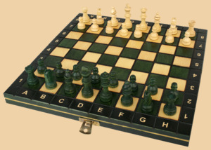 Шахматы Вояж (магнитные, зелёные)