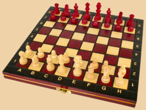 Шахматы Вояж (магнитные, красные)