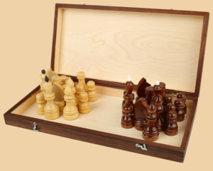 Шахматы Гроссмейстерские (чёрный цвет клеток, тонированная кромка, фигуры с утяжелителем)