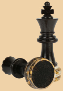 Шахматные фигуры Крепость чёрно-белые (с золотой поталью, полимерная смола)