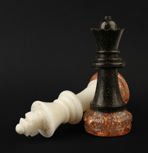 Шахматные фигуры Блиц чёрно-белые (с медной поталью и блёстками, полимерная смола)