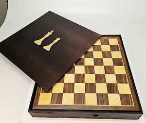 Шахматная доска нескладная Ореховая (кейс в комплекте, клетка 5 см)